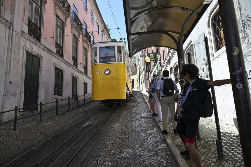 A photo of Gloria funicular, taken in April last year.
