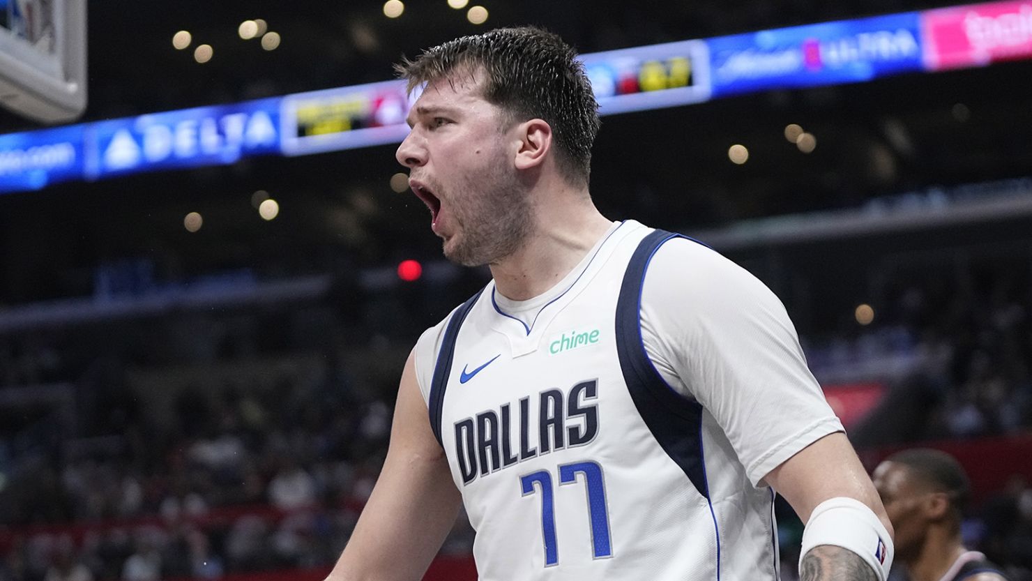 Luka Dončić led the Dallas Mavericks to a road victory over the Los Angeles Clippers.