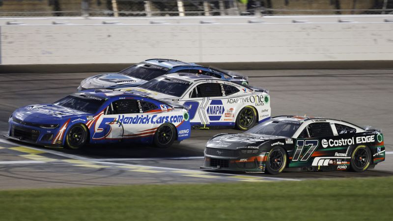Кайл Ларсън печели с 0,001 секунди в най-близкия финал в историята на NASCAR Cup Series
