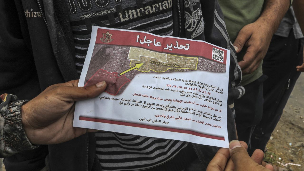 06 May 2024, Palestinian Territories, Rafah: Palestinians holds a leaflet dropped by the military aircraft of the Israeli army on the east of the city of Rafah, ordering them to evacuate and move towards the west of the city and the city of Khan Yunis. The leaflet says that all residents of eastern Rafah must evacuate immediately. The aforementioned area is area of conflict and fighting. Photo by: Abed Rahim Khatib/picture-alliance/dpa/AP Images