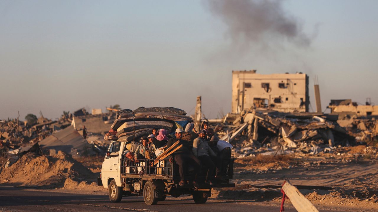 Displaced Palestinians are arriving in Khan Yunis with their belongings after leaving Rafah in the southern Gaza Strip due to an evacuation order by the Israeli army, amid the ongoing conflict between Israel and the Palestinian Hamas movement, in Khan Yunis, Gaza Strip, on May 7, 2024.