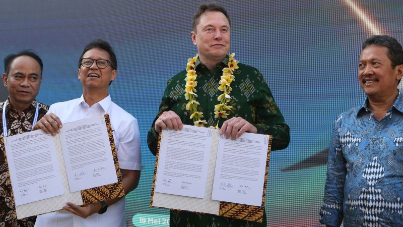 Илон Мъск и министърът на здравеопазването на Индонезия Буди Гунади Садикин стартираха