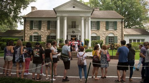 FILE - Fans wait in line outside Graceland Tuesday, Aug. 15, 2017, in Memphis, Tenn. The granddaughter of Elvis Presley is fighting plans to publicly auction his Graceland estate in Memphis after a company tried to sell the property based on claims that a loan using the king of rock ’n’ roll's former home as collateral was not repaid. A public auction for the estate had been scheduled for Thursday, May 23, 2024, but a Memphis judge blocked the sale after Presley’s granddaughter Riley Keough sought a temporary restraining order and filed a lawsuit, court documents show. (AP Photo/Brandon Dill, File)