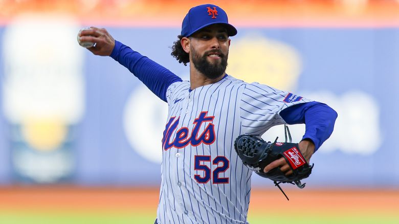 Jorge López throws a pitch during the tenth inning of the New York Mets' game against the Los Angeles Dodgers on Tuesday, May 28.