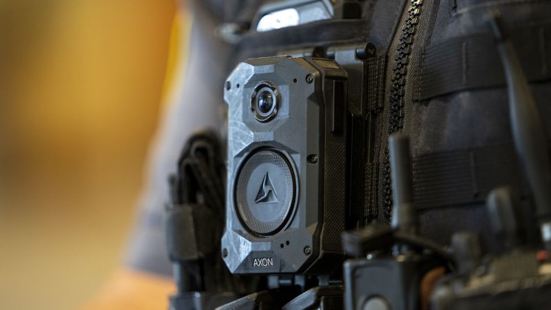Как AI се използва в полицейските управления, за да помогне за изготвяне на доклади 