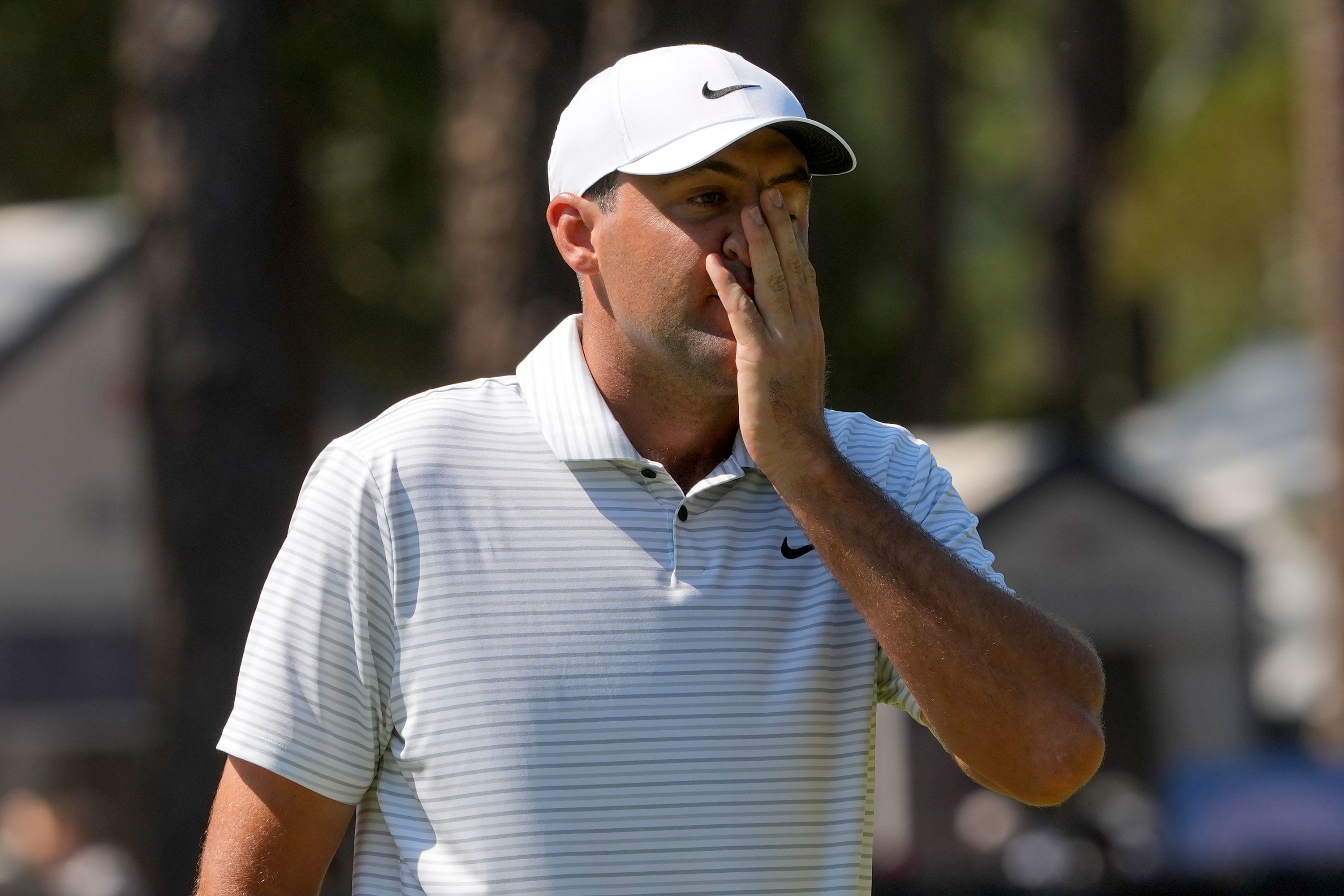 US Open: Exasperated Scottie Scheffler tosses and slams clubs but squeezes  into weekend as Ludvig Aberg edges ahead | CNN