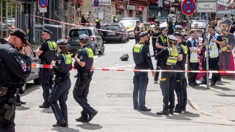 Германската полиция застреля в неделя мъж, който заплаши полицаи с