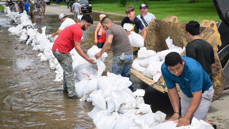 Catastrophic flooding in Upper Midwest prompts evacuations as recordbreaking heat wave broils the West and midAtlantic CNN Catastrophic flooding in Upper Midwest prompts evacuations as recordbreaking heat wave broils the West and midAtlantic CNN