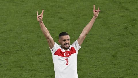 02 July 2024, Saxony, Leipzig: Soccer: European Championship, Austria - Turkey, final round, round of 16, Leipzig Stadion, Merih Demiral of Turkey (r) celebrates after his second goal with Ferdi Kadioglu of Turkey. Photo by: Hendrik Schmidt/picture-alliance/dpa/AP Images