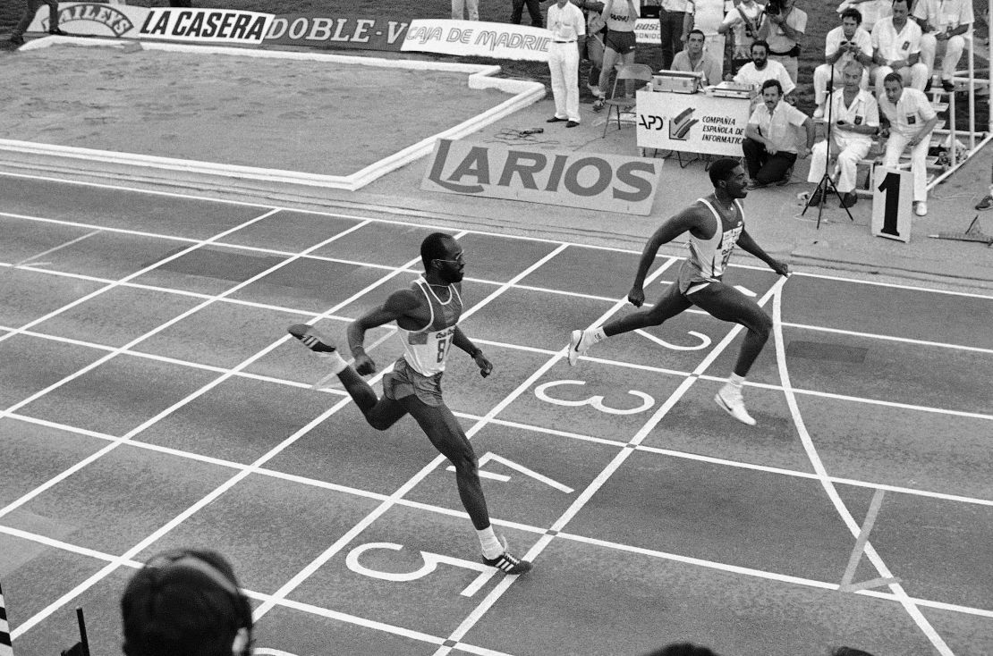 Danny Harris (right) crosses the finish line first to beat Moses (left) in the 400m hurdle race in 1987 to end Moses' 122-race winning run.