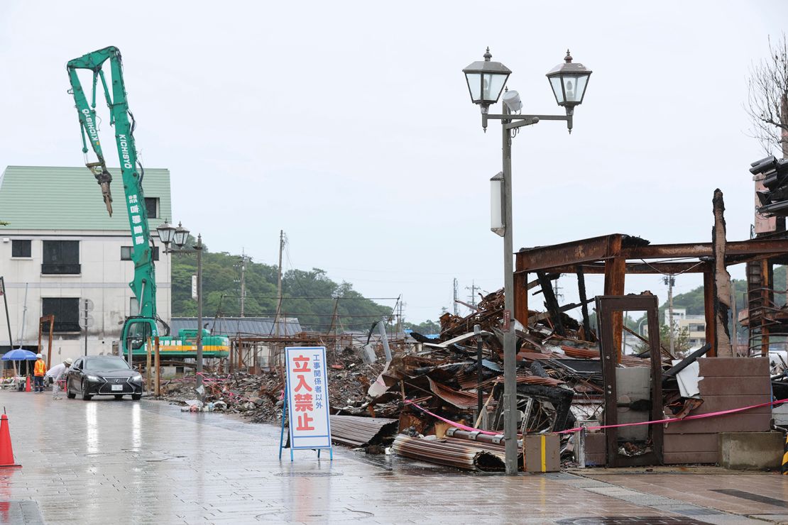 2024年初めに能登地震で最大の被害を受けた地域の一つである和和島市で7月10日に行われた撤去作業。