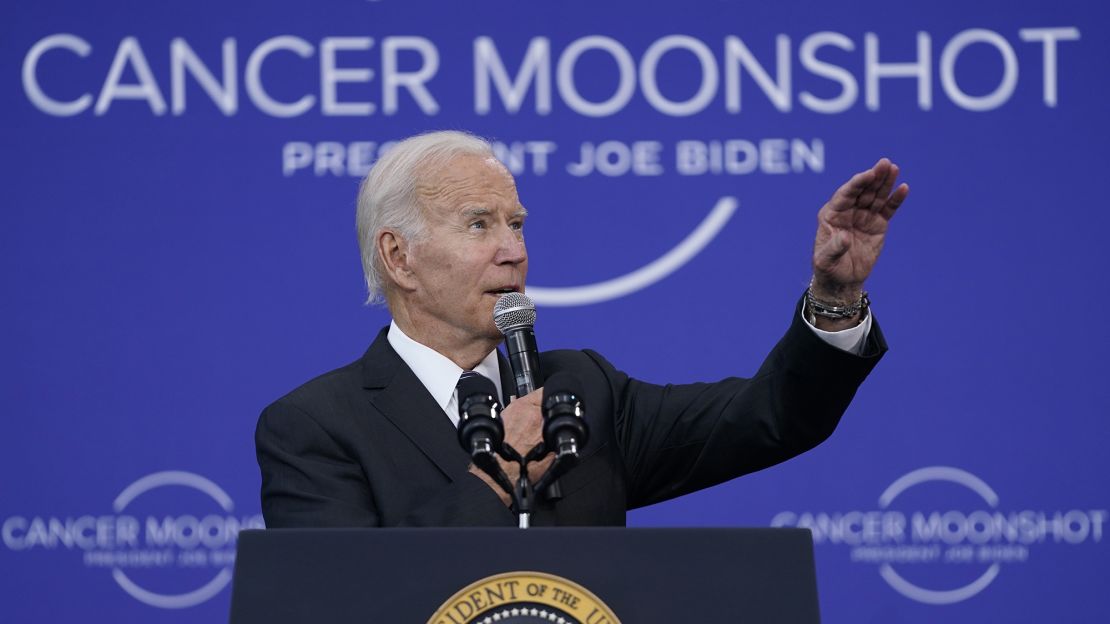 Presiden Joe Biden berbicara tentang inisiatif Cancer Moonshot di Perpustakaan dan Museum John F. Kennedy pada 12 September 2022, di Boston.