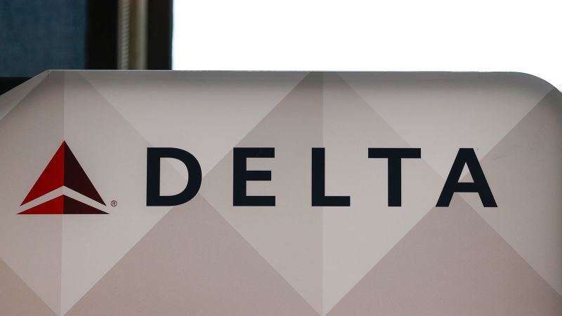 Delta regional jet pilot apologizes to passengers for ‘aggressive maneuver’ to avoid a B-52 bomber | CNN