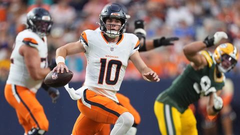 Denver Broncos quarterback Bo Nix (10) during the first half of a preseason NFL football game against the Green Bay Packers, Sunday, Aug. 18, 2024, in Denver. (AP Photo/David Zalubowski)