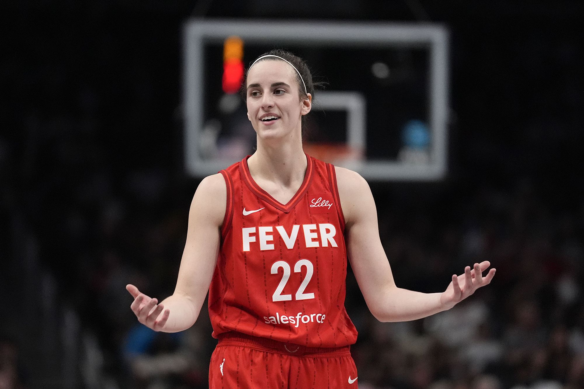 Caitlin Clark makes WNBA rookie history again in Indiana Fever win over  Connecticut Sun | CNN