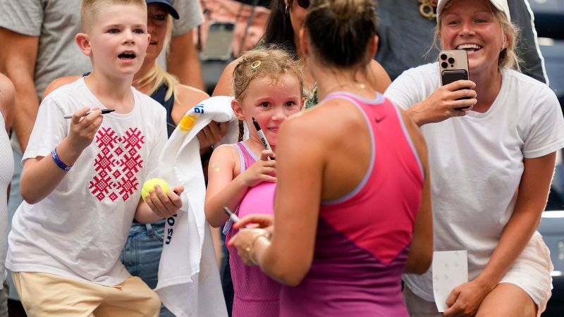 Aryna Sabalenka ontmoet een ‘miniatuurversie’ van zichzelf op de US Open