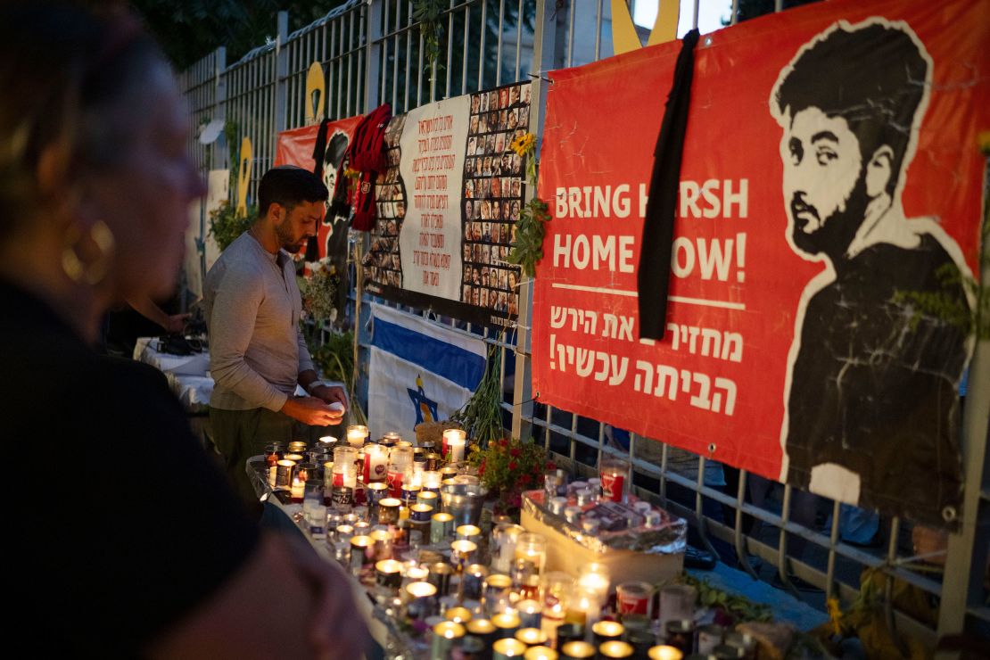 People light candles during a vigil in memory of slain hostage Hersh Goldberg-Polin in Jerusalem on September 1, 2024.