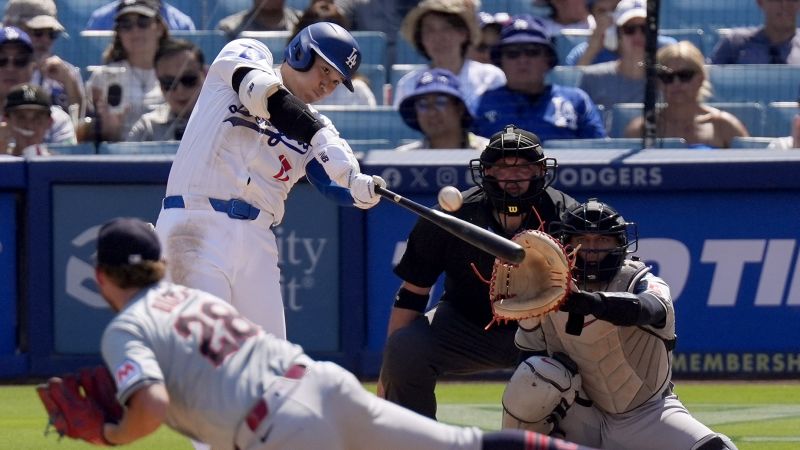 Shohei Ohtani продължи преследването на исторически 50 50 сезон в