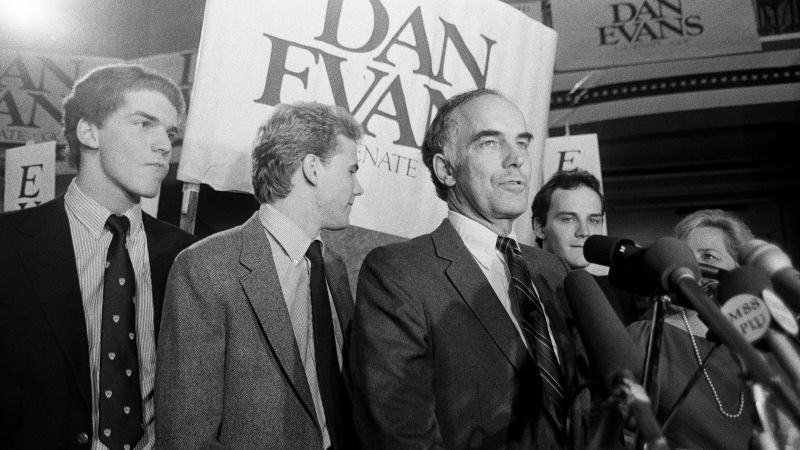 Dan Evans, former Republican governor of Washington and US senator, dies at 98