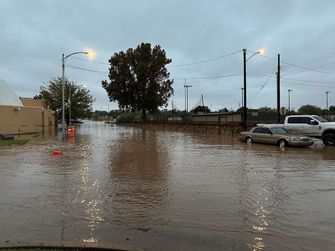 Roswell, New Mexico flash flooding leaves 2 dead | CNN