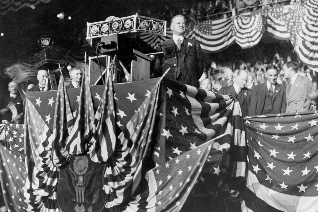 Il candidato presidenziale repubblicano Herbert Hoover viene visto al Madison Square Garden il 22 ottobre 1928.