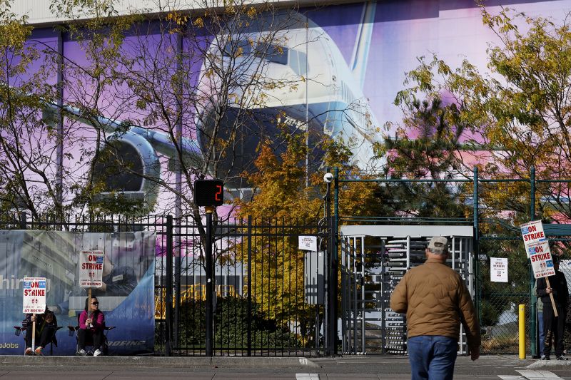 Is This The Deal To End Boeing’s Crippling 7-week Strike? | CNN Business