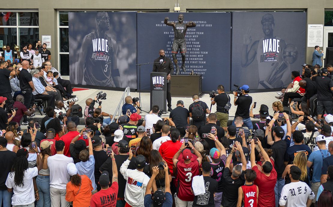 Fans criticized the statue's resemblance, although Wade himself didn't seem too bothered by it and was enjoying the moment.