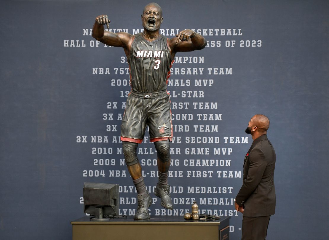 Wade looks at his bronze statue at the unveiling ceremony.