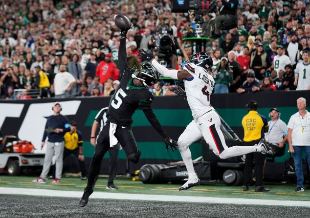 New York Jets wide receiver Garrett Wilson catches a pass for a touchdown as Houston Texans cornerback Kamari Lassiter defends at MetLife Stadium in East Rutherford, New Jersey, on Thursday, October 31. The Jets ended their five-game losing streak with the 21-13 win.