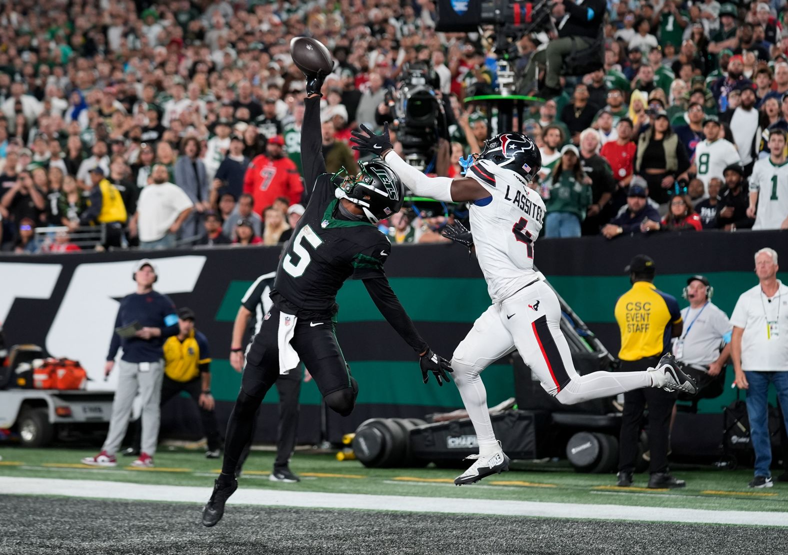 New York Jets wide receiver Garrett Wilson catches a pass for a touchdown as Houston Texans cornerback Kamari Lassiter defends at MetLife Stadium in East Rutherford, New Jersey, on Thursday, October 31. The Jets ended their five-game losing streak with the 21-13 win.