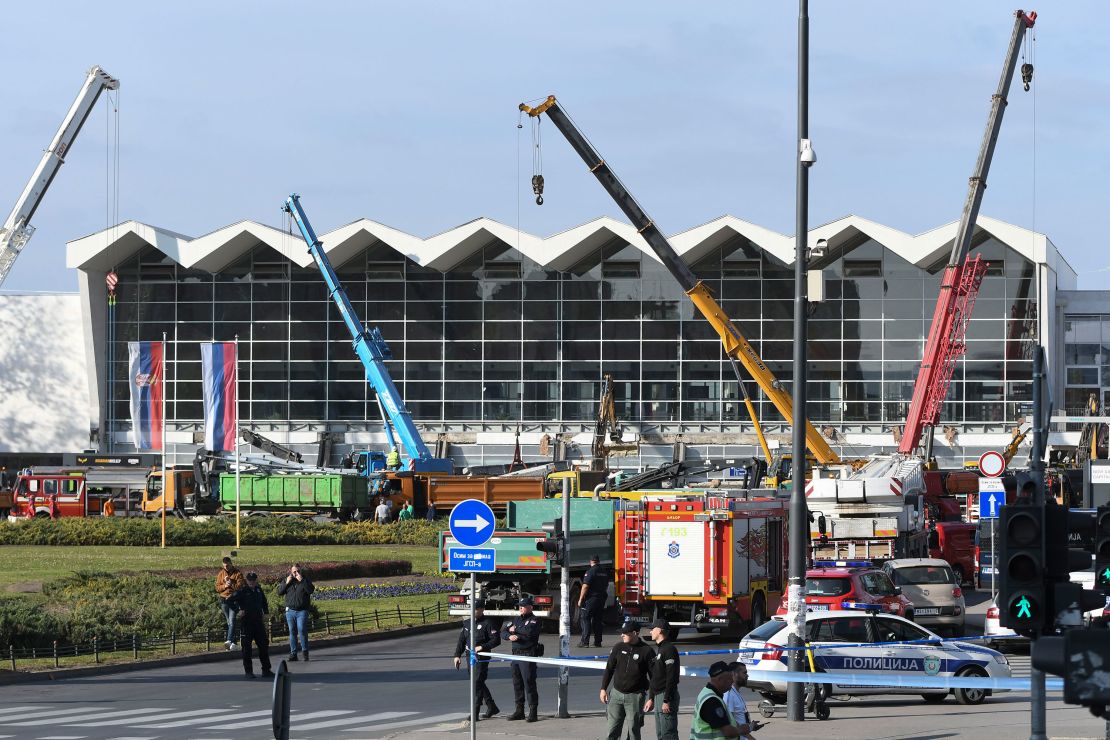 8 killed after railway station roof collapses in Serbia | The Gentleman Report