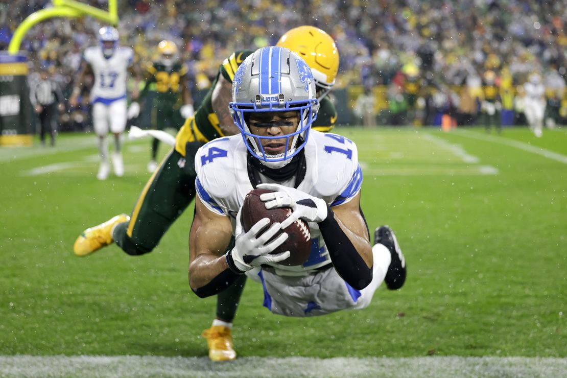 Lions wide receiver Amon-Ra St. Brown scores a touchdown against the Green Bay Packers in Week 9.