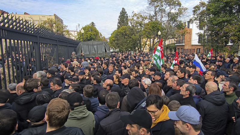 Protesters typhoon parliament in breakaway Georgia area of Abkhazia over Russia deal | The Gentleman Report