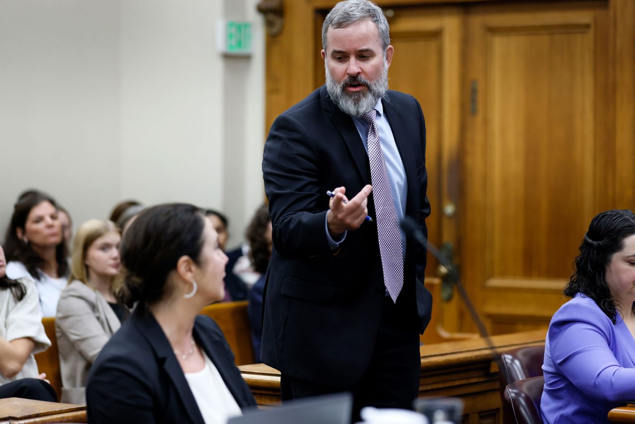 Dustin Kirby, attorney for Jose Ibarra, speaks with prosecutor Sheila Ross at Athens-Clarke County Superior Court on November 18.