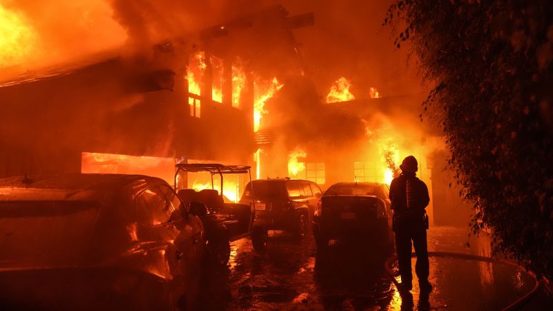 Malibu fire: Blaze nearly triples in size in one hour as it threatens Malibu