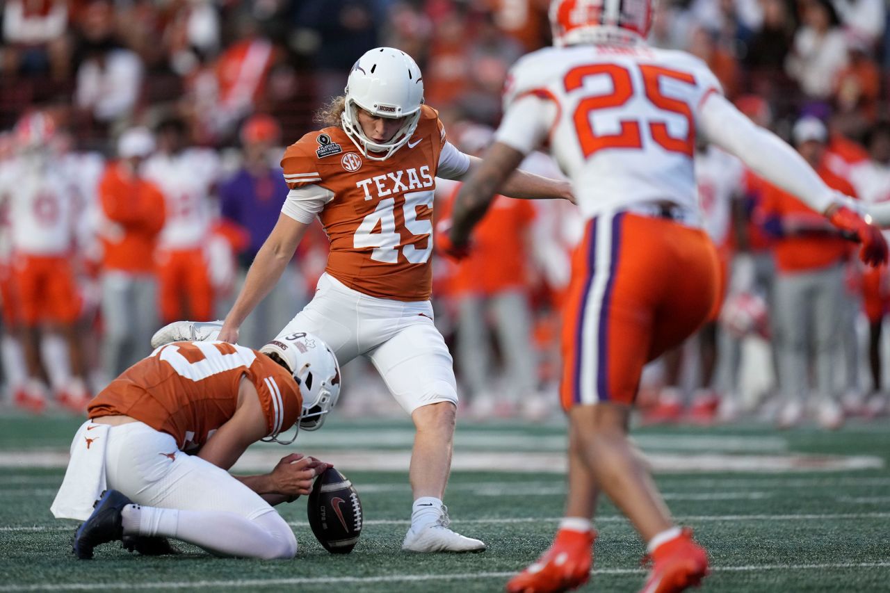 Texas kicker Bert Auburn kicks a 22-yard field goal in the second half against Clemson.