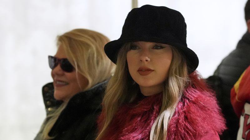 Taylor Swift doesn’t think her mom knows what her song ‘Wood’ is about, and it’s pretty funny