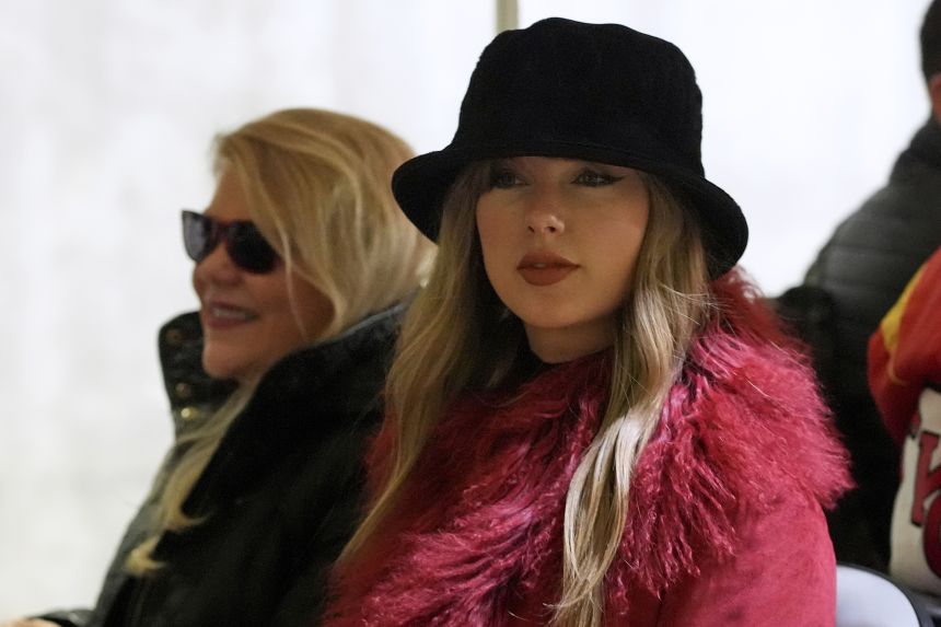 Taylor Swift and her mother Andrea Swift arrive before an NFL football game between the Kansas City Chiefs and the Houston Texans, Saturday, Dec. 21, 2024, in Kansas City, Mo.