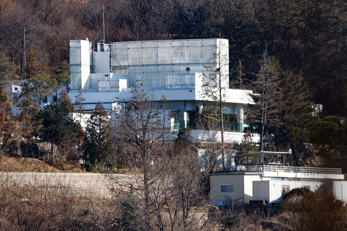 South Korea's President Yun Seok-yeo endures patiently at the presidential palace in Hannam-dong, Yongsan-gu, Seoul (photo taken on January 9, 2025).