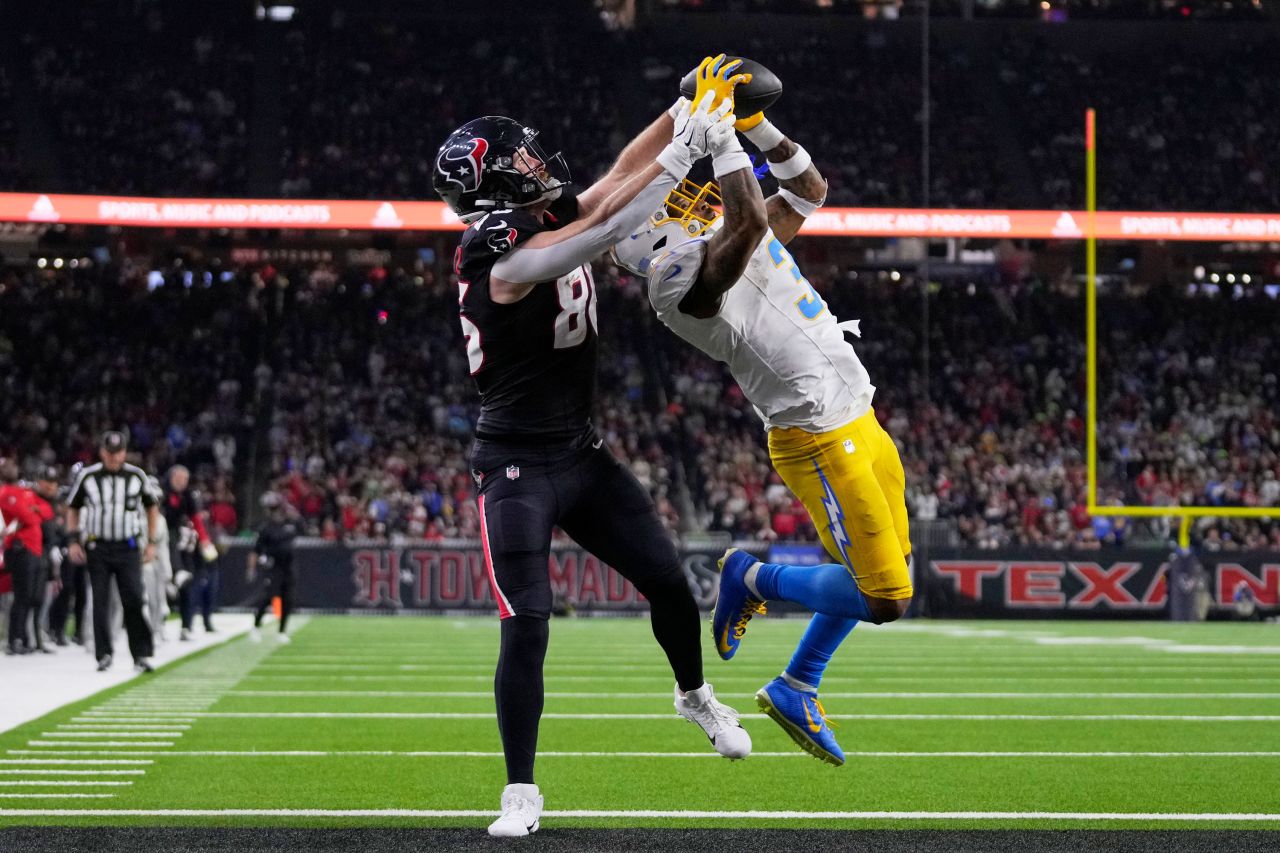 Los Angeles Chargers safety Derwin James breaks up a pass intended for Houston Texans tight end Dalton Schultz in the end zone during the third quarter.