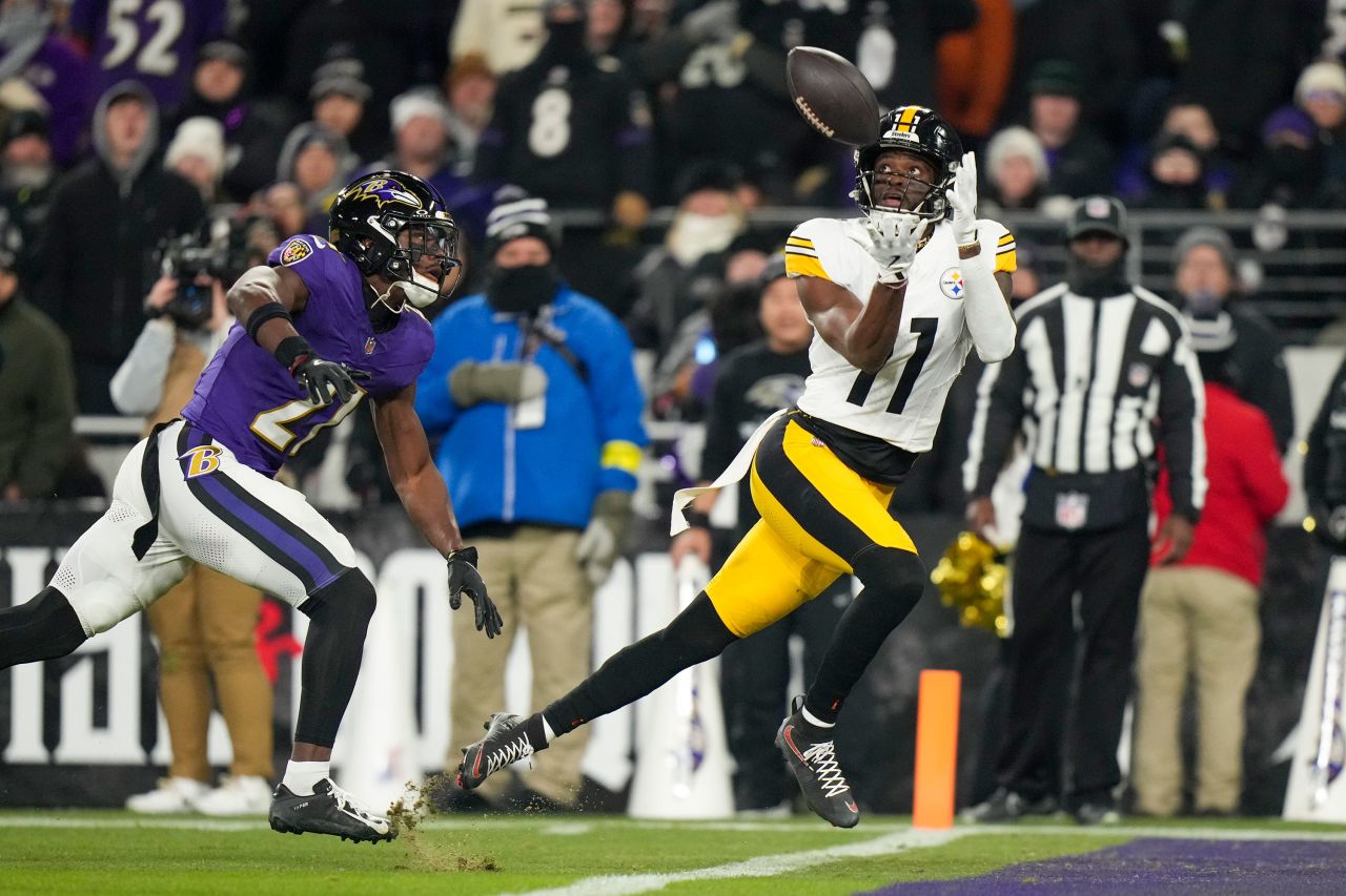 Pittsburgh Steelers wide receiver Van Jefferson prepares to pull in a touchdown.