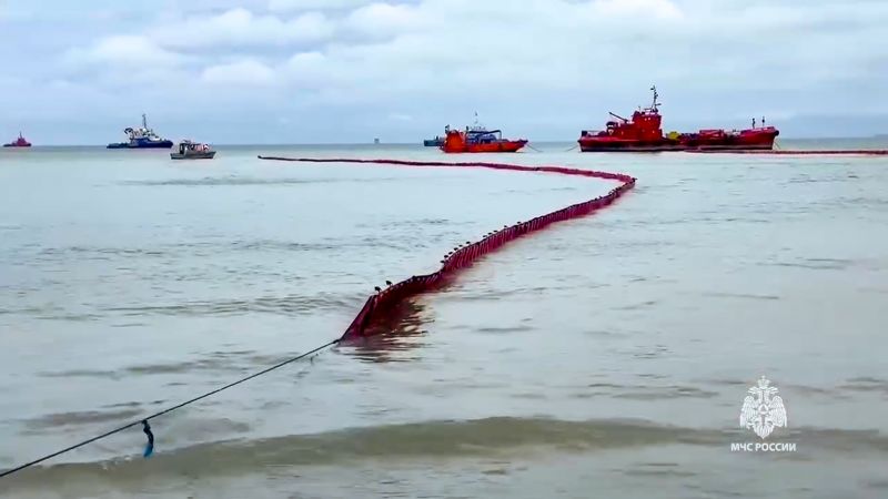 Russian Emergency Task Force Battles Spreading Kerch Strait Oil Spill Disaster
