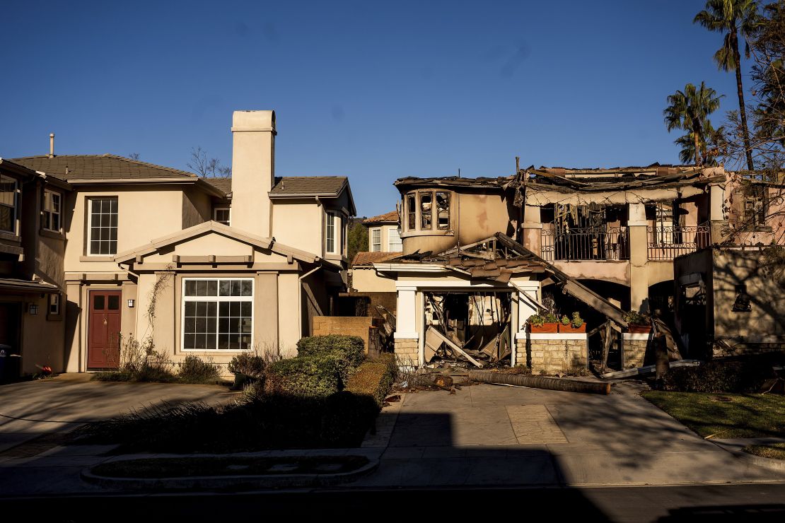 A home destroyed by the Eaton fire, right, stands next to a home that survived in Altadena. California, Monday, Jan. 13, 2025. (AP Photo/Noah Berger)