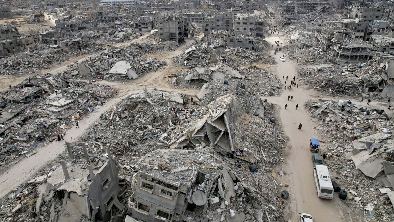 Displaced Palestinians return to Rafah, Gaza Strip, Monday, Jan. 20, 2025, a day after the ceasefire deal between Israel and Hamas went into effect. (AP Photo/Jehad Alshrafi)