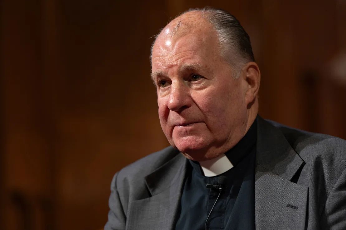 En la Iglesia Luterana Augustana de Portland, Oregón, el reverendo W. J. Mark Knutson dice que ahora es el momento de que las personas de fe se manifiesten.
