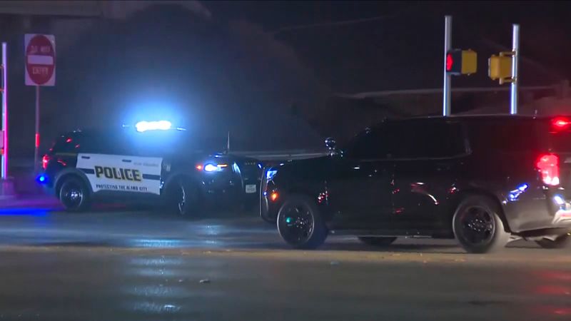 4 police officers wounded in San Antonio shooting