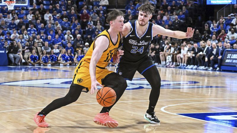 Large brawl erupts between fans, delays college basketball game between VCU and Saint Louis