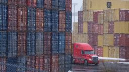 Contenedores de envío en la terminal de contenedores de Atlantic Hub en Halifax, el lunes 3 de febrero de 2025.