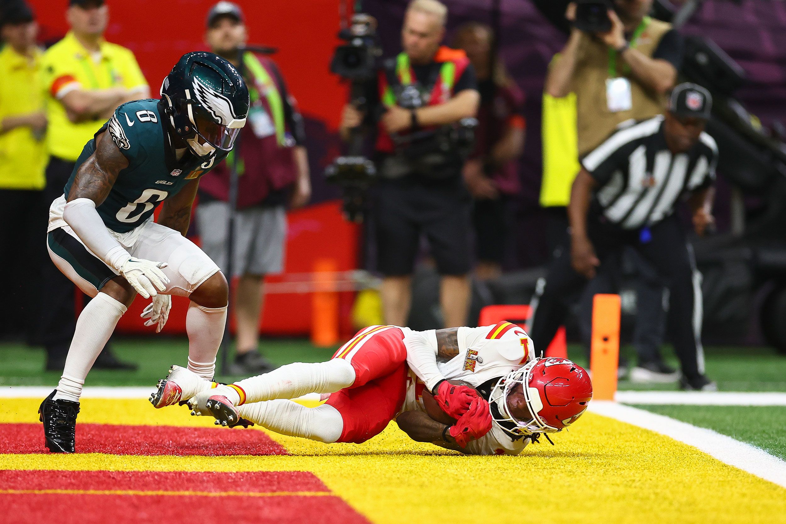 Worthy catches a touchdown pass in the third quarter. It was the team's first score of the game.