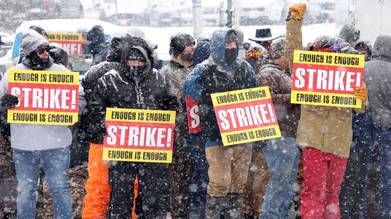 Officers at Auburn Correctional Facility stood in inclement weather on Wednesday, the second day of their strike, to protest unsafe working conditions in Auburn, N.Y., Feb. 19, 2025. (Kevin Rivoli/The Citizen via AP)